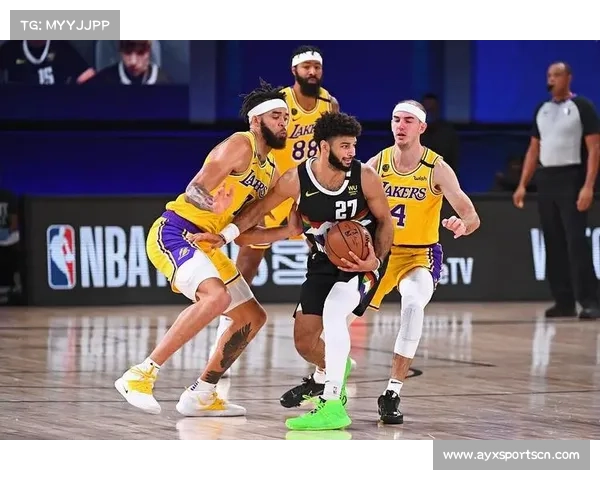 湖人针对尼克斯挡拆设计分层防守方案,弱延误回追战术有效限制突破路线